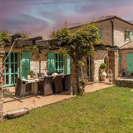 Le Chateau *